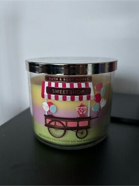 Bath & Body Works Sweet Shop 3 Wick Candle